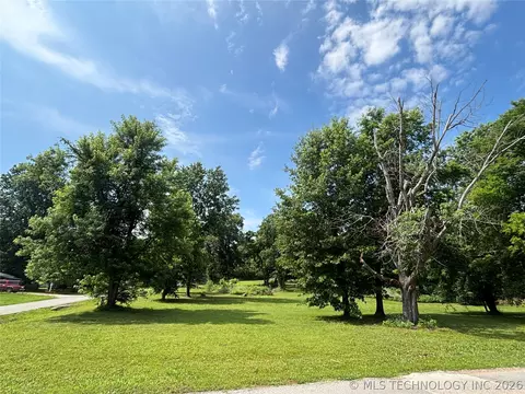 318 S 6th St, Eufaula, OK 74432