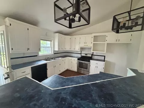 Kitchen - 406 Eagle Rock Rd, Muldrow, OK 74948 photo 1 of 1