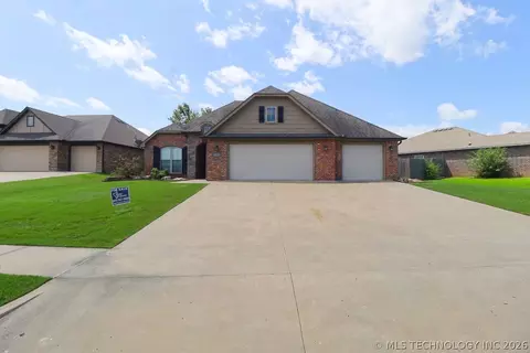 1804 Hillcrest Rd, Claremore, OK 74019