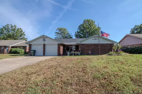 704 Foltz Ln, Muskogee, OK 74403