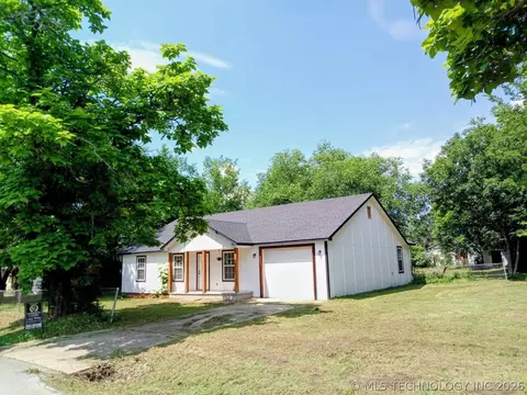 714 Cedar Ln, Okmulgee, OK 74447