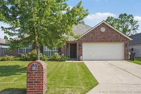 19629 E 39th St, Broken Arrow, OK 74014