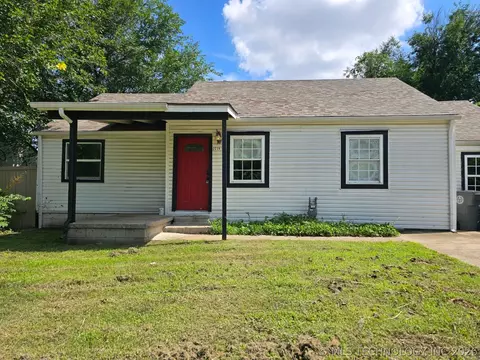 2714 E Newton Pl, Tulsa, OK 74110