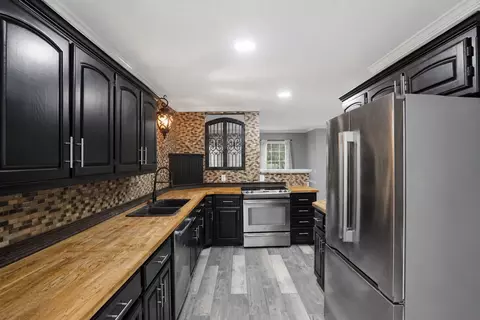 Kitchen - 6811 E 65th Pl, Tulsa, OK 74133 photo 1 of 2