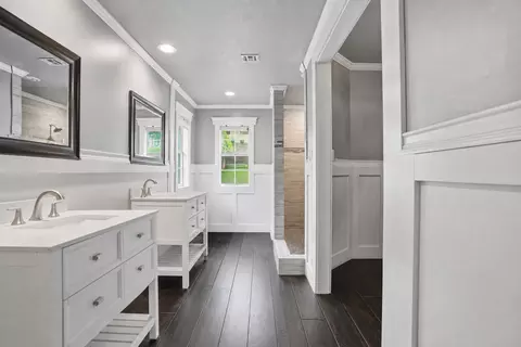 Bath - 6811 E 65th Pl, Tulsa, OK 74133 photo 3 of 5