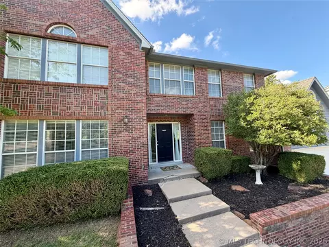 6811 E 65th Pl, Tulsa, OK 74133