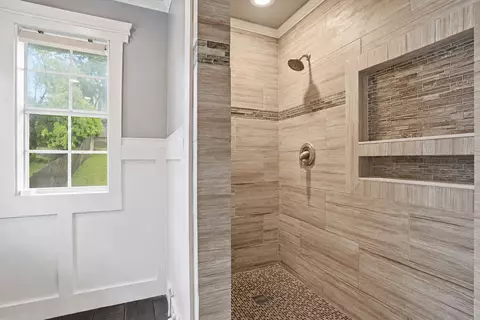 Bath - 6811 E 65th Pl, Tulsa, OK 74133 photo 5 of 5