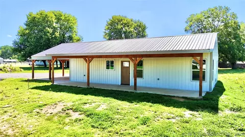 4 N King St, Kinta, OK 74552