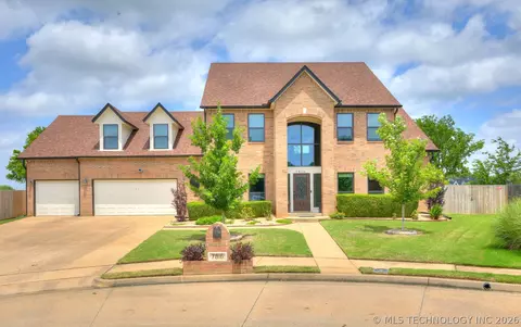 7816 E Broadway St, Broken Arrow, OK 74014