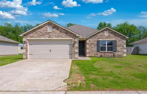 23489 S Donna Ln, Claremore, OK 74019