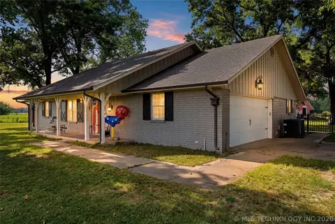 37967 E 221st St, Porter, OK 74454