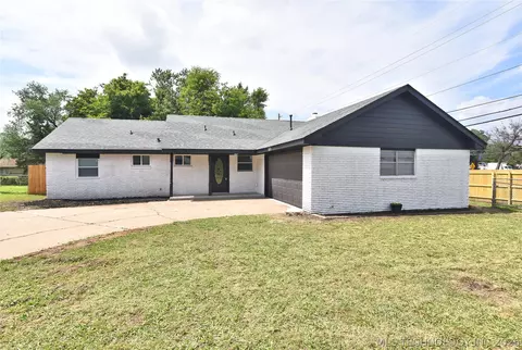 523 W Urbana St, Broken Arrow, OK 74012