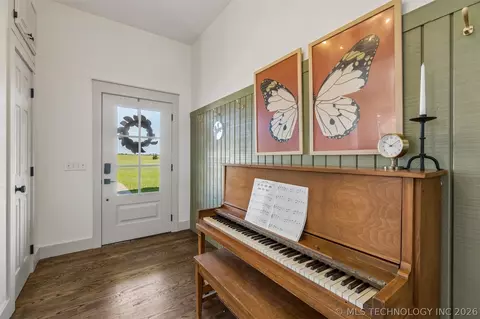 Entry Way - 770696 S 3510 Rd, Cushing, OK 74023 photo 1 of 10