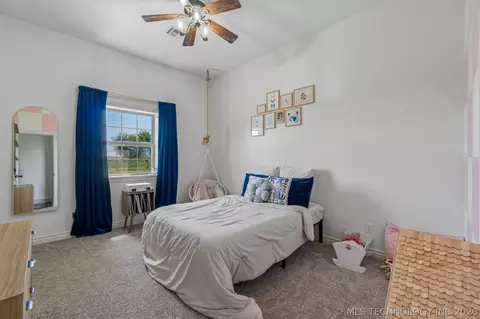 Bedroom - 770696 S 3510 Rd, Cushing, OK 74023 photo 10 of 12