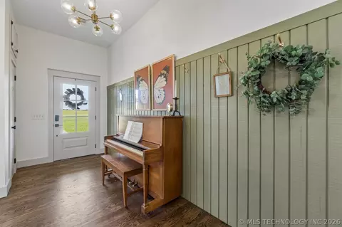 Entry Way - 770696 S 3510 Rd, Cushing, OK 74023 photo 2 of 10