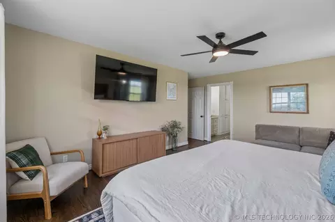 Bedroom - 770696 S 3510 Rd, Cushing, OK 74023 photo 4 of 12