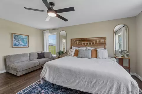 Bedroom - 770696 S 3510 Rd, Cushing, OK 74023 photo 3 of 12