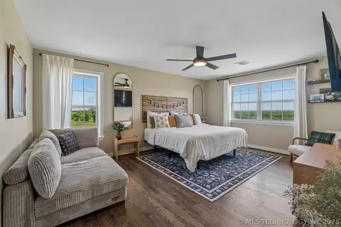 Bedroom - 770696 S 3510 Rd, Cushing, OK 74023 photo 1 of 12