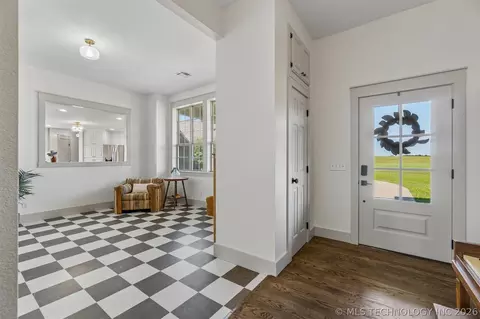 Entry Way - 770696 S 3510 Rd, Cushing, OK 74023 photo 5 of 10