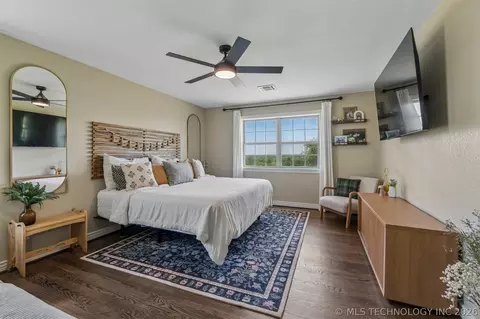 Bedroom - 770696 S 3510 Rd, Cushing, OK 74023 photo 2 of 12