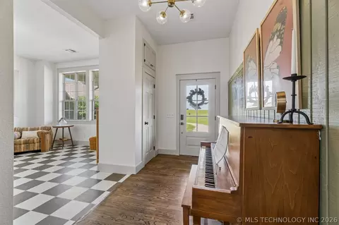 Entry Way - 770696 S 3510 Rd, Cushing, OK 74023 photo 4 of 10