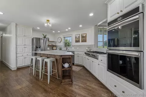 Kitchen - 770696 S 3510 Rd, Cushing, OK 74023 photo 2 of 8