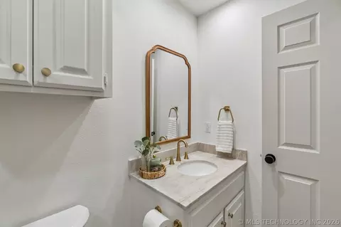 Bath - 770696 S 3510 Rd, Cushing, OK 74023 photo 6 of 10
