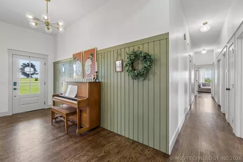 Entry Way - 770696 S 3510 Rd, Cushing, OK 74023 photo 3 of 10