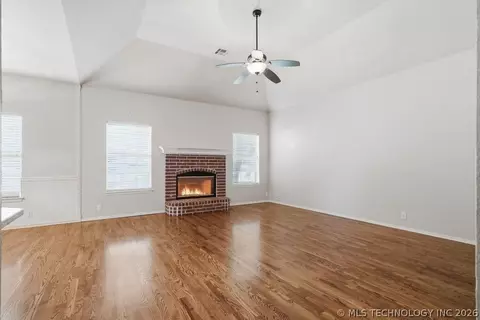 Living - 2830 E 103rd St, Tulsa, OK 74137 photo 4 of 7