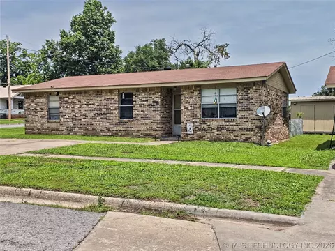 220 W Ross St, Tahlequah, OK 74464
