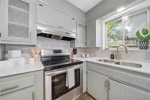 Kitchen - 6968 E 19th St, Tulsa, OK 74112 photo 4 of 4