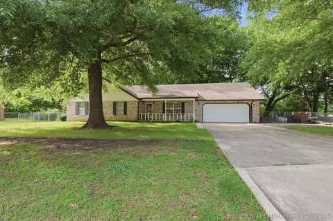 2529 S 28th Pl E, Muskogee, OK 74401
