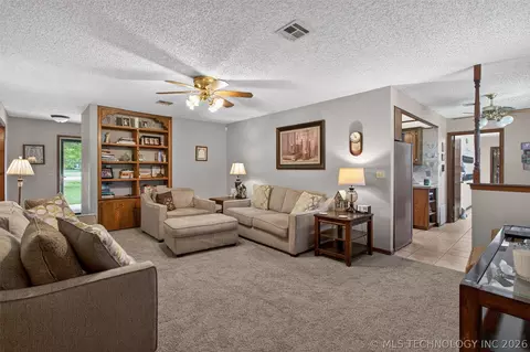Living - 68 Maple Rd, Pryor, OK 74361 photo 4 of 4