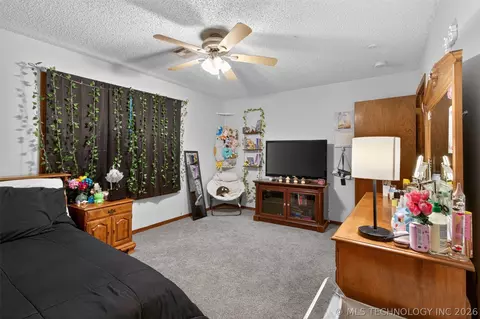 Bedroom - 68 Maple Rd, Pryor, OK 74361 photo 6 of 10