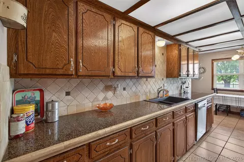 Kitchen - 68 Maple Rd, Pryor, OK 74361 photo 3 of 4