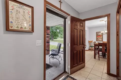 Entry Way - 68 Maple Rd, Pryor, OK 74361 photo 1 of 1
