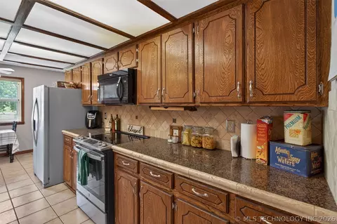 Kitchen - 68 Maple Rd, Pryor, OK 74361 photo 4 of 4