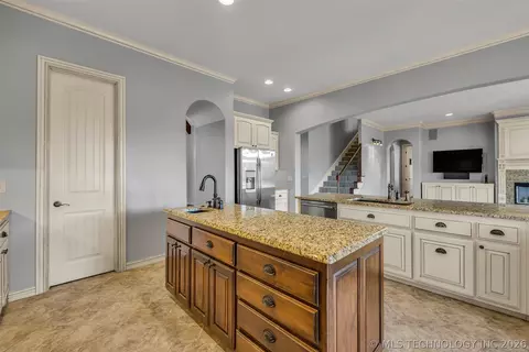 Kitchen - 5630 E 117th Pl, Tulsa, OK 74137 photo 5 of 8