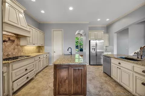 Kitchen - 5630 E 117th Pl, Tulsa, OK 74137 photo 7 of 8