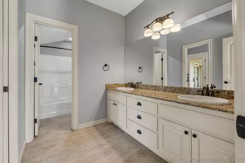 Bath - 5630 E 117th Pl, Tulsa, OK 74137 photo 9 of 9