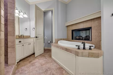 Bath - 5630 E 117th Pl, Tulsa, OK 74137 photo 2 of 8