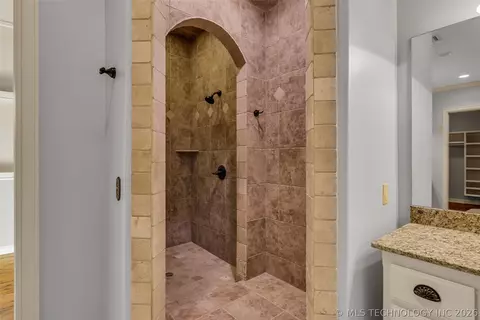 Bath - 5630 E 117th Pl, Tulsa, OK 74137 photo 5 of 9