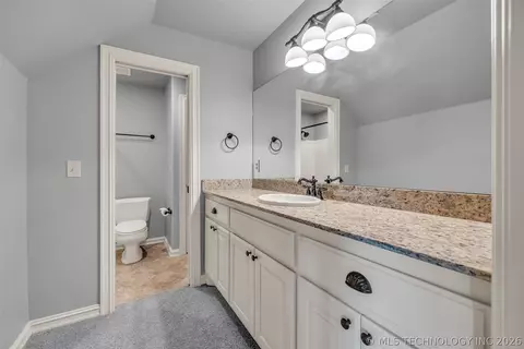 Bath - 5630 E 117th Pl, Tulsa, OK 74137 photo 8 of 9