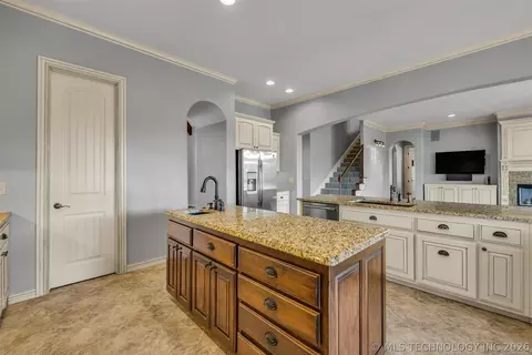 Kitchen - 5630 E 117th Pl, Tulsa, OK 74137 photo 5 of 8