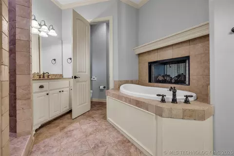 Bath - 5630 E 117th Pl, Tulsa, OK 74137 photo 3 of 9