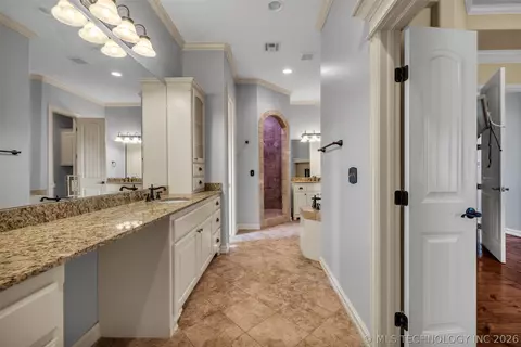 Bath - 5630 E 117th Pl, Tulsa, OK 74137 photo 2 of 9