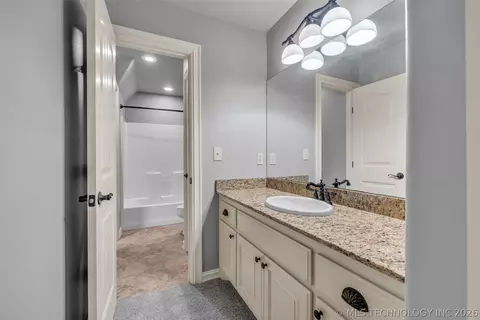 Bath - 5630 E 117th Pl, Tulsa, OK 74137 photo 7 of 9