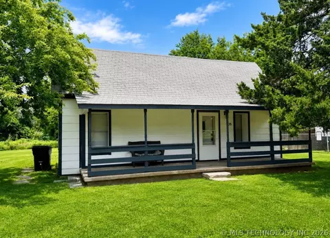 105 S Maytubby St, Kingston, OK 73439