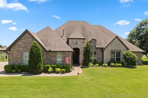 5100 E Hickory Bluff Dr, Claremore, OK 74019