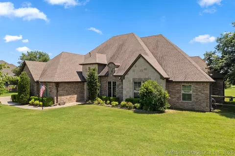 5100 E Hickory Bluff Dr, Claremore, OK 74019
